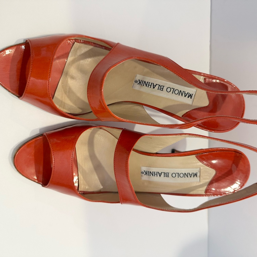 #UEC #ManoloBlahnik Red open toed #MaryJanes